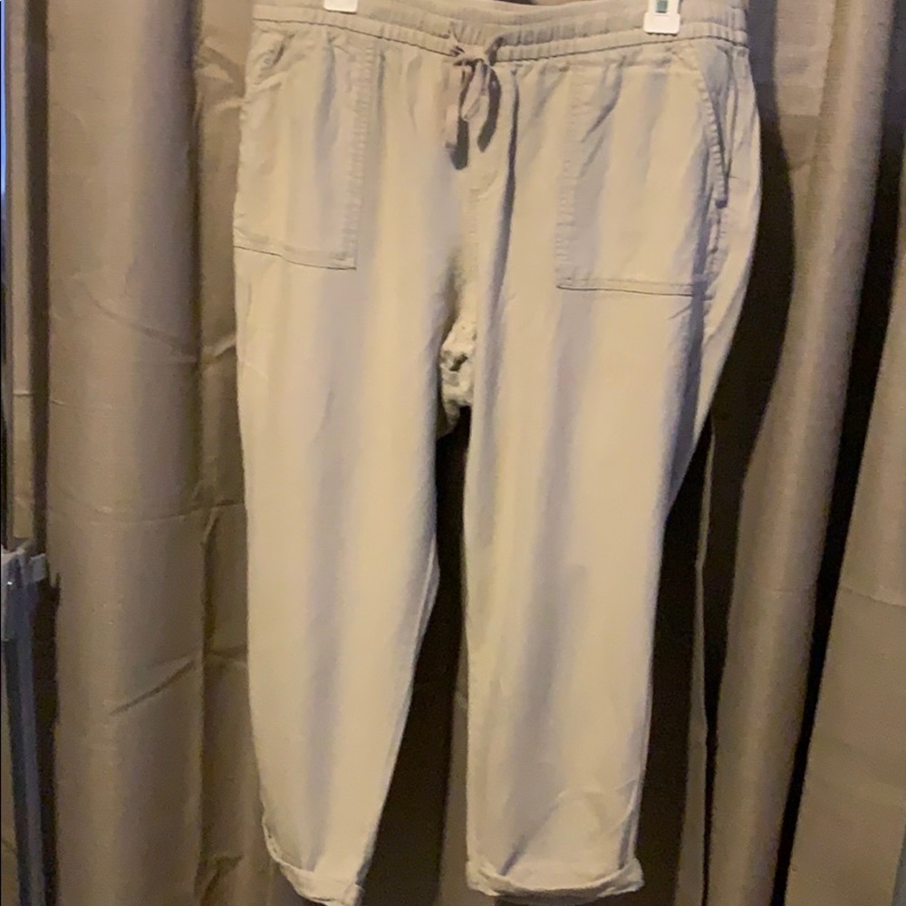 Khaki linen Capri pants